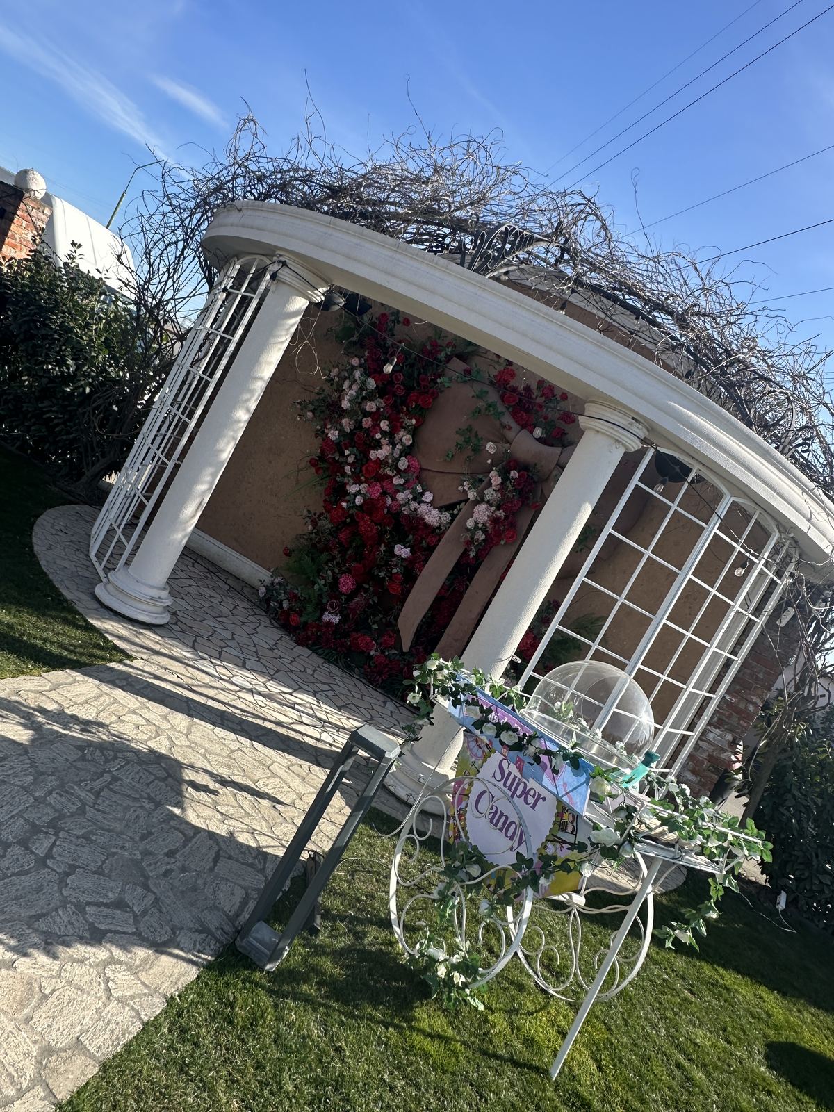 Vată de zahăr cu decor de trandafiri pentru nunți și evenimente în Oradea
